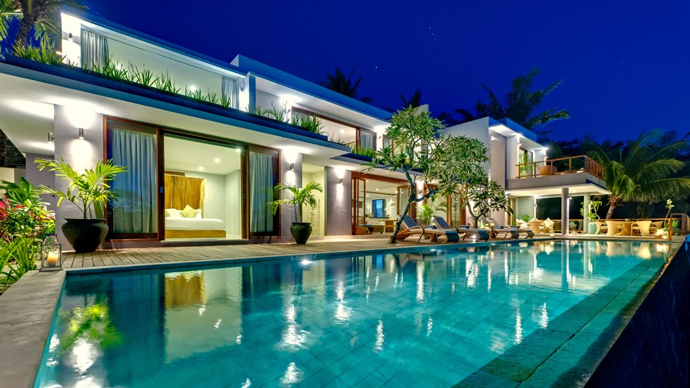 Malimbu Cliff - Serene villa at nightfall